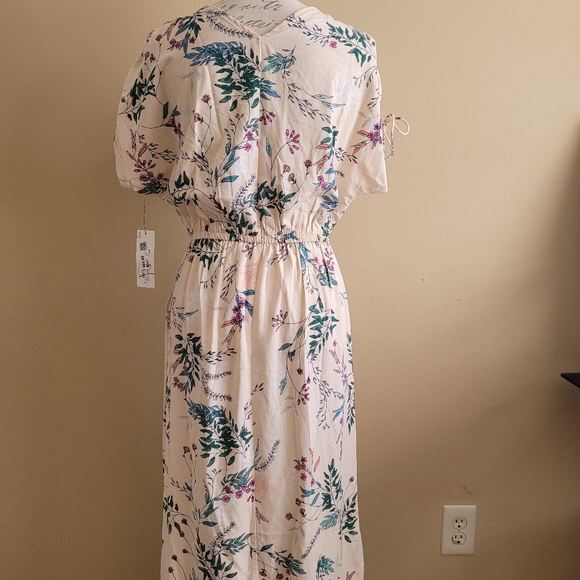 Peyton & Parker Women's Floral V-Neck Dress! - Picture 3 of 6